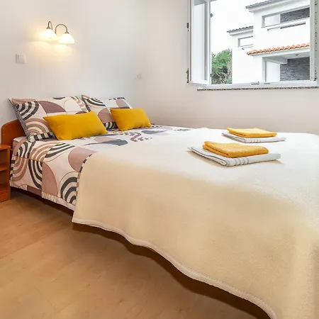 Tudor With Balcony شقة *