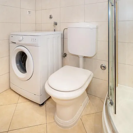 Apartment Tudor With Balcony Baska (Krk)