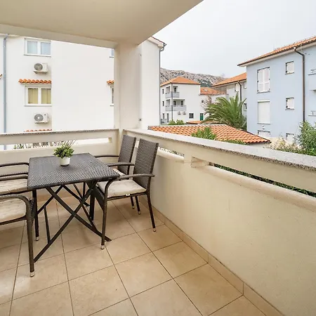 Apartment Tudor With Balcony Baska (Krk)