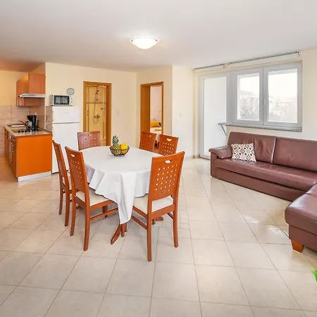 Apartament Tudor With Balcony